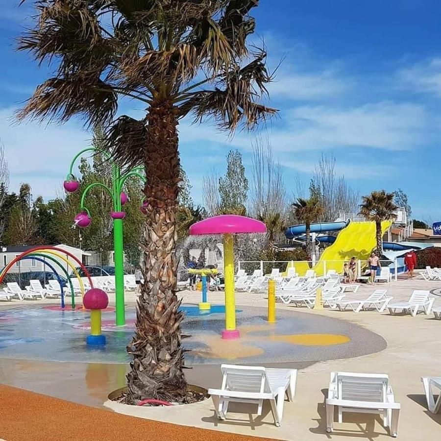 Mobilhome Vias Plage Dans Camping Exterior foto