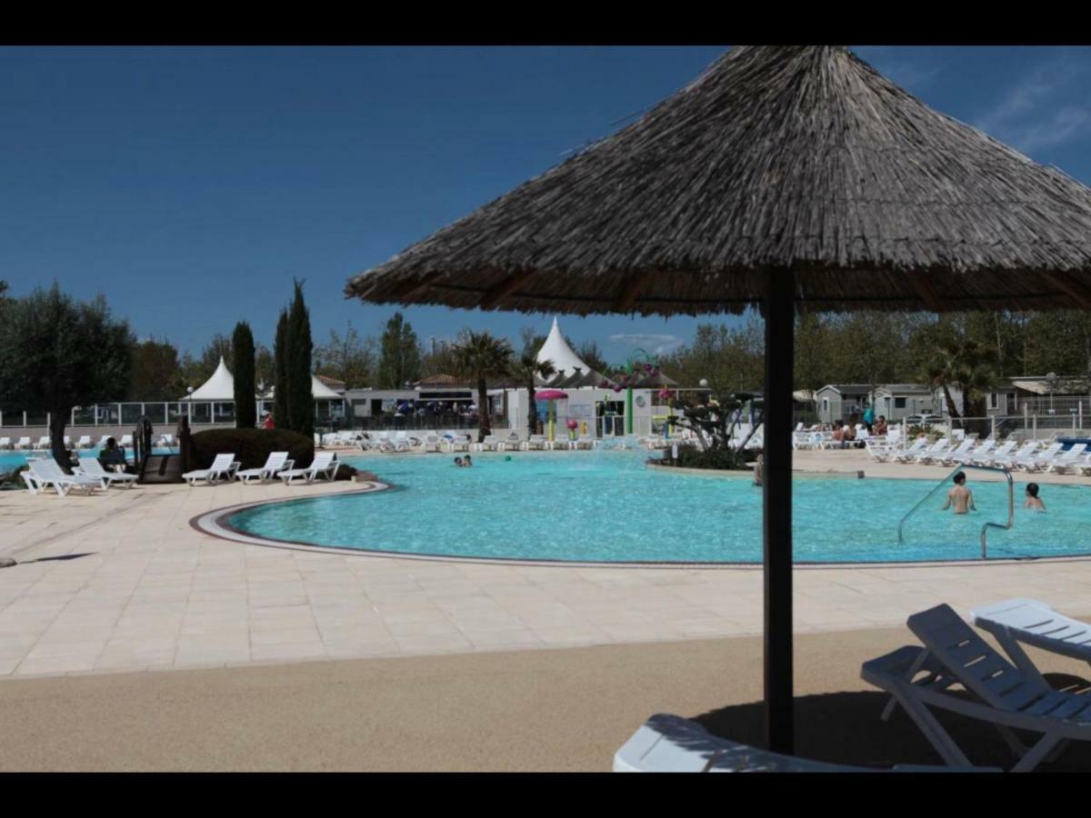 Mobilhome Vias Plage Dans Camping Exterior foto